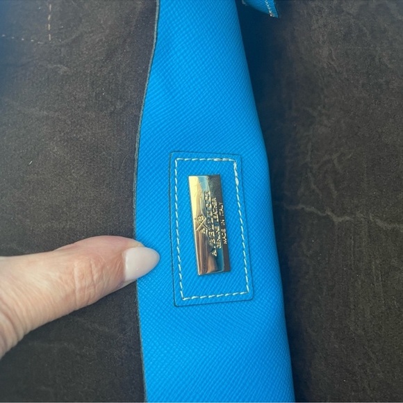 Blue sky leather handbag!!! Gorgeous quality and color! Never used! Like new - Picture 5 of 9